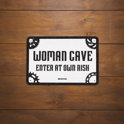 Oxford Skylt i plåt - WOMAN CAVE