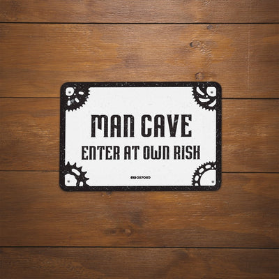 Oxford Skylt i plåt - MAN CAVE